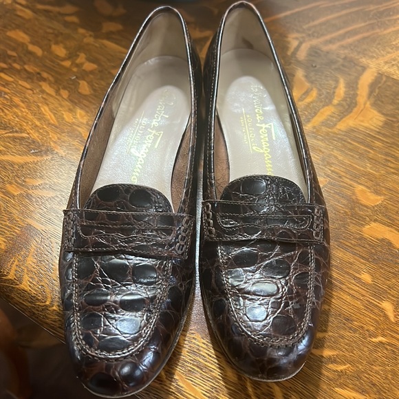 Salvatore Ferragamo brown embossed loafers - Picture 2 of 10